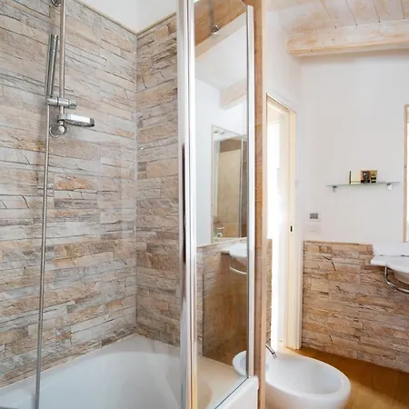 Homey Experience - White Panorama Villa